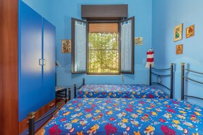 4 bedrooms, iron/ironing board, free WiFi, bed sheets