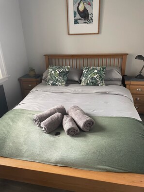 1 quarto, Wi-Fi de cortesia, roupa de cama