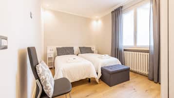 2 bedrooms, iron/ironing board, free WiFi, bed sheets