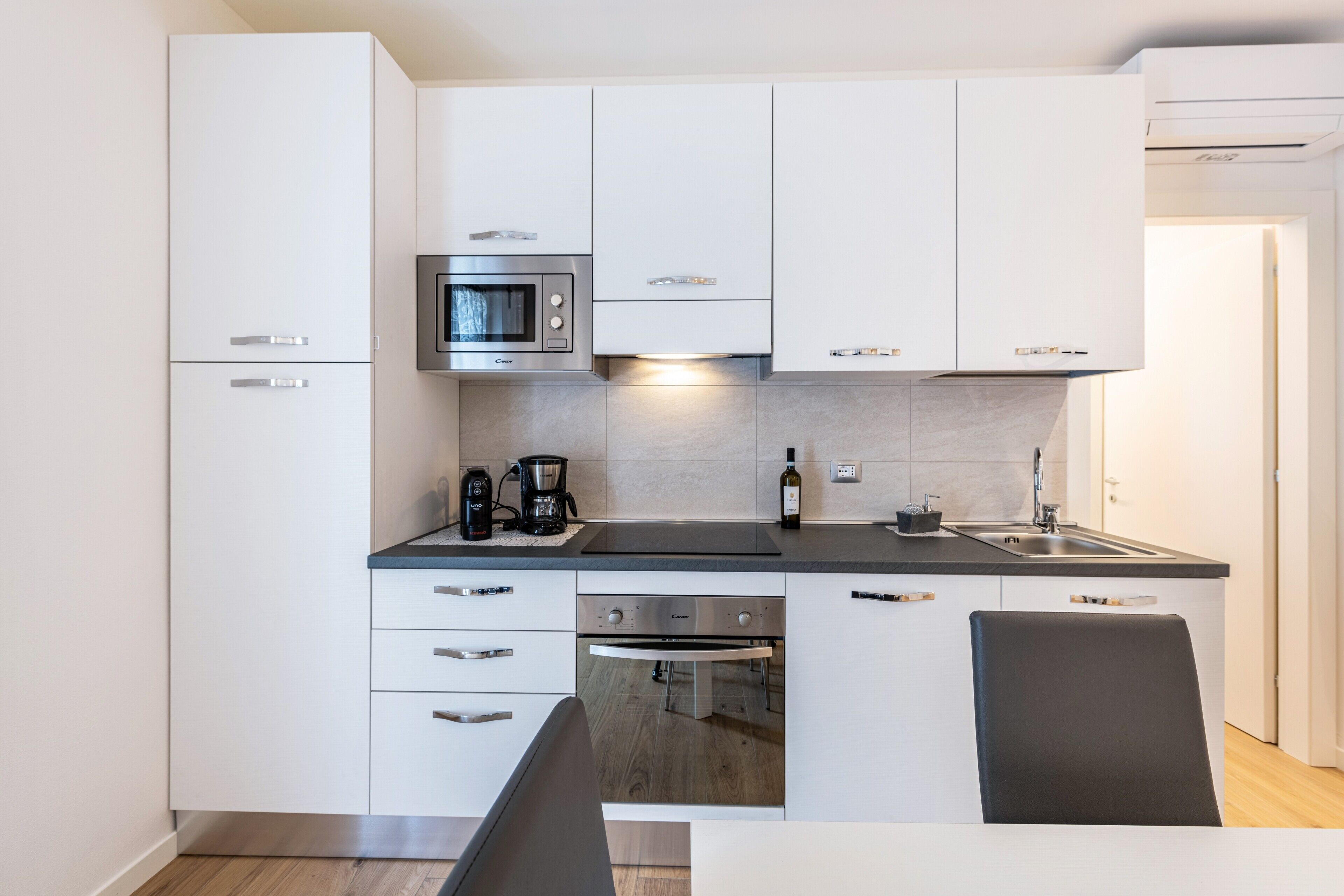 雪櫃、微波爐、焗爐、爐具