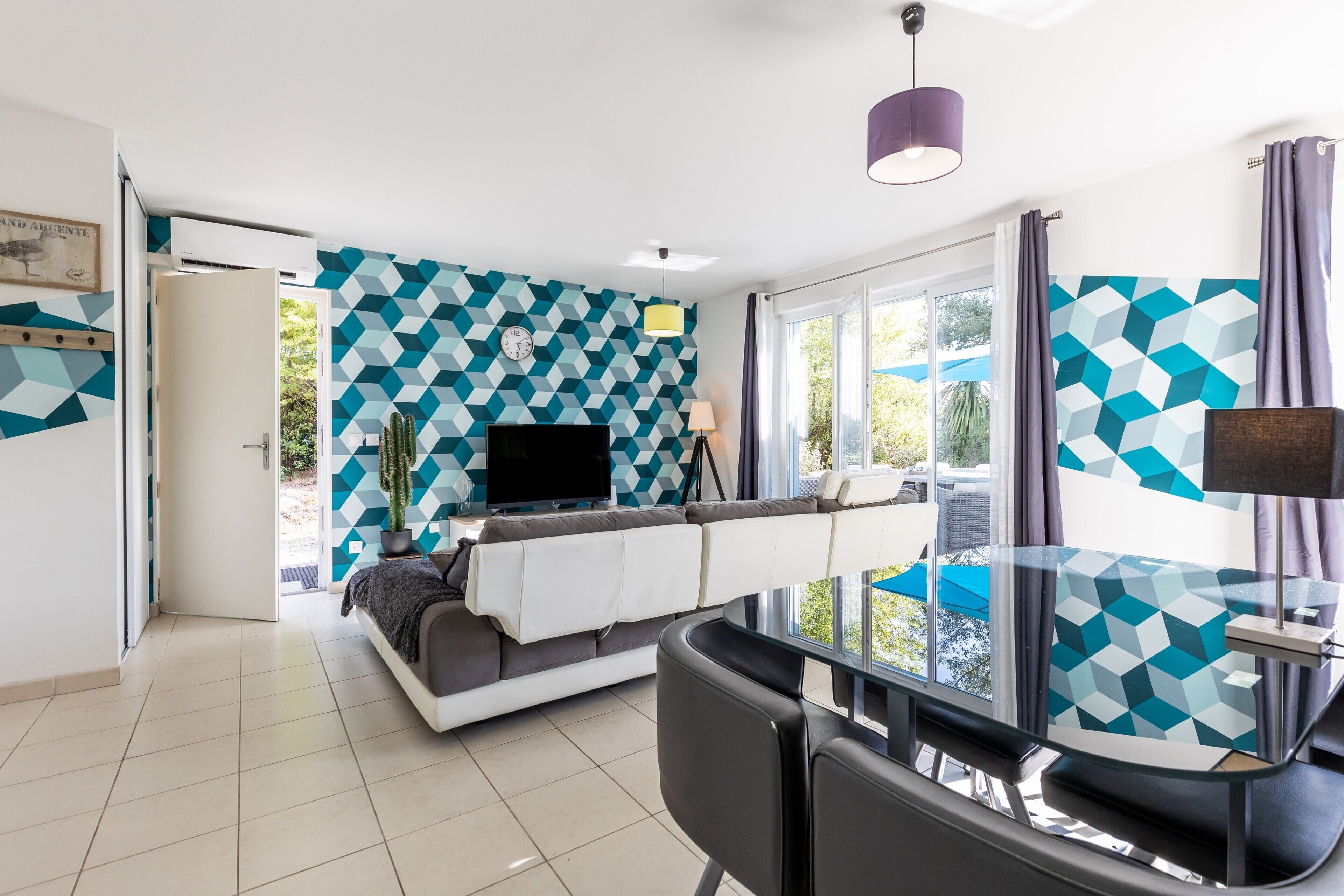 Télévision, table de tennis de table