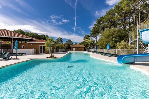 Chalet 'Bois lac de Biscarrosse' with heated Pool, Private Garden & Wi-Fi