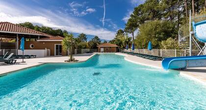 Chalet 'Bois lac de Biscarrosse' with heated Pool, Private Garden & Wi-Fi