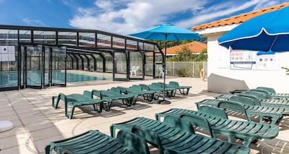 Chalet 'Bois lac de Biscarrosse' avec piscine chauffée, jardin privé & Wi-Fi