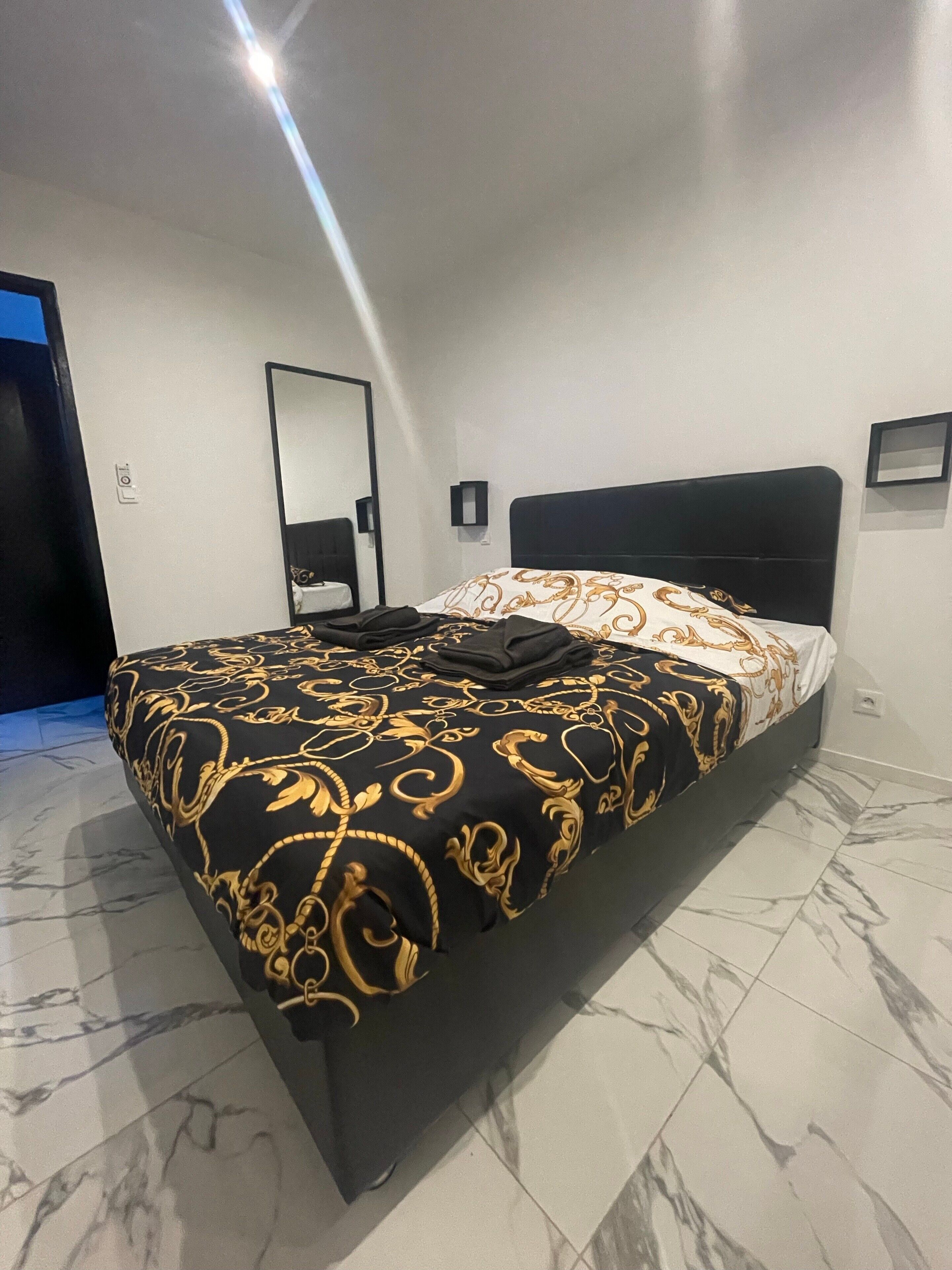 1 chambre, fer et planche à repasser, Wi-Fi gratuit, draps fournis