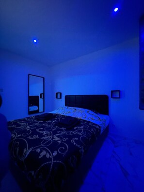 1 dormitorio, tabla de planchar con plancha, wifi gratis y ropa de cama