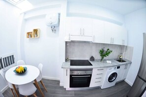 Fridge, microwave, oven, stovetop - Vacation Home 'Alina' close to the Beach with Wi-Fi (Las Palmas de Gran Canaria)