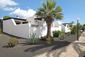 Exterior - Holiday Home 'Bungalow Paraiso' with Sea View, Terraces and Wi-Fi (Playa Blanca)