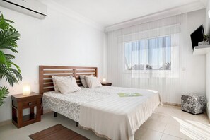 2 slaapkamers, een strijkplank/strijkijzer, gratis wifi, beddengoed