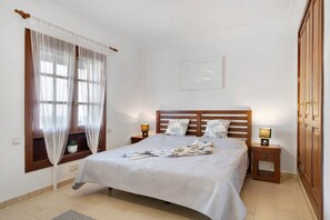 2 bedrooms, iron/ironing board, free WiFi, bed sheets - Holiday Home 'Bungalow Paraiso' with Sea View, Terraces and Wi-Fi (Playa Blanca)
