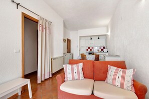 TV - Apartment "Oleandro" with Sea View, Garden & Wi-Fi (Finale Ligure)