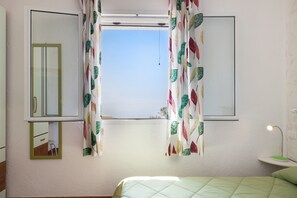 2 bedrooms, free WiFi, bed sheets - Apartment "Oleandro" with Sea View, Garden & Wi-Fi (Finale Ligure)