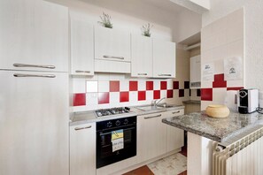 Refrigerador, horno, parrilla de estufa y lavavajillas