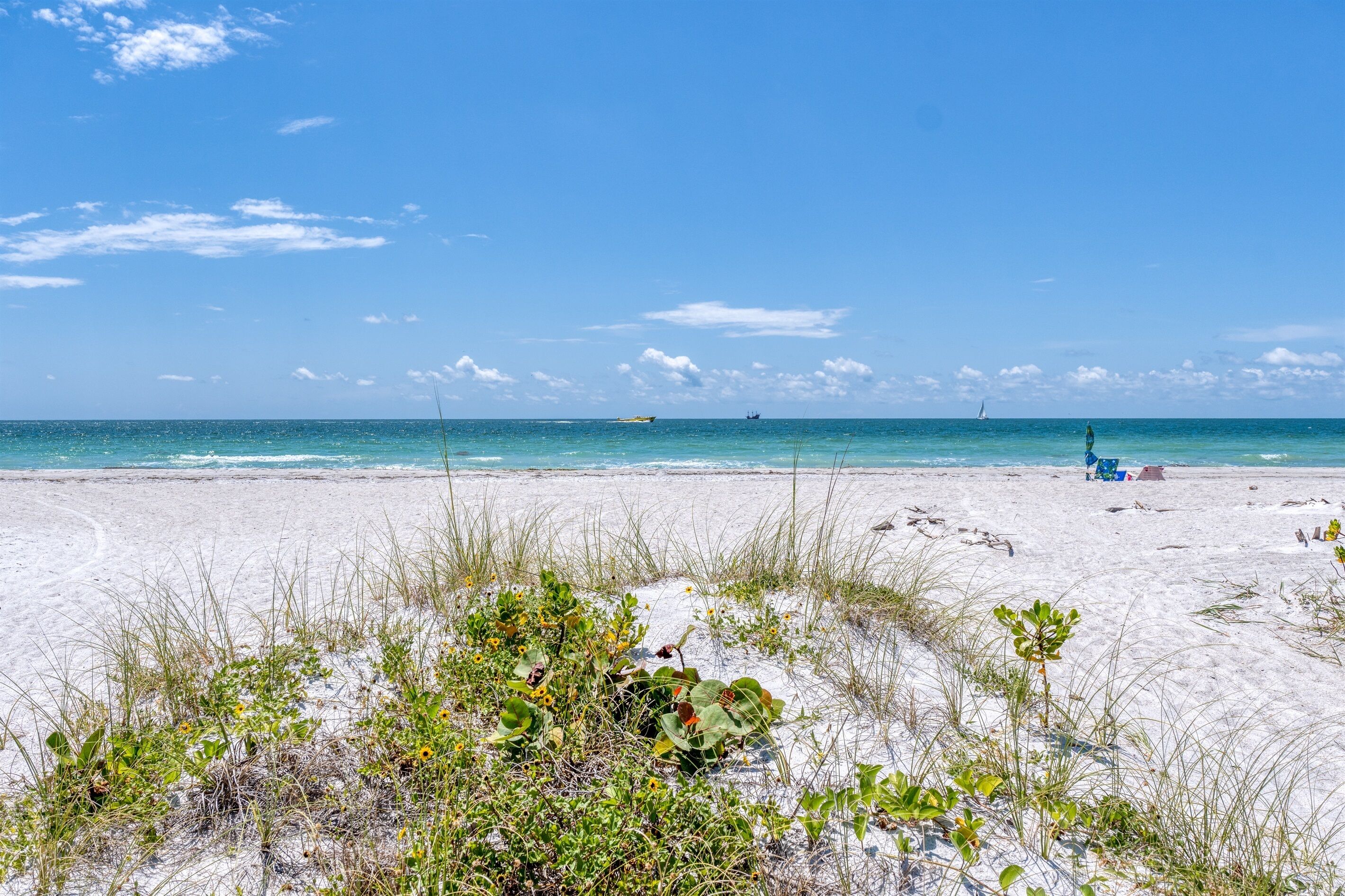 Beachfront 2/2! Sand Key Clearwater, Sleeps 7