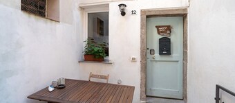 Holiday Home Hemingway's Shelter with Terrace & Wi-Fi