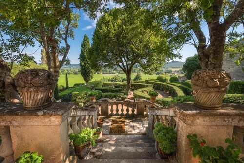 Luxury Castle in the GARD between Avignon and Uzès. 