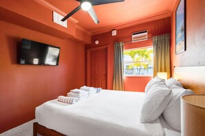 1 chambre, bureau, fer et planche à repasser, Wi-Fi