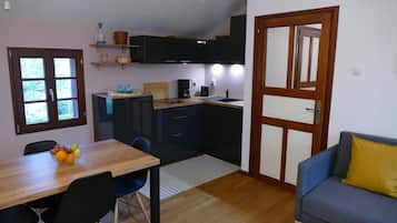 Refrigerador, placa de cocina, lavavajillas, cafetera/tetera