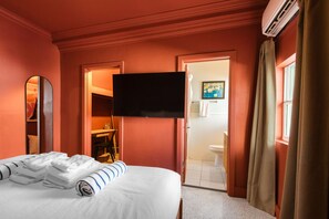 1 chambre, bureau, fer et planche à repasser, Wi-Fi