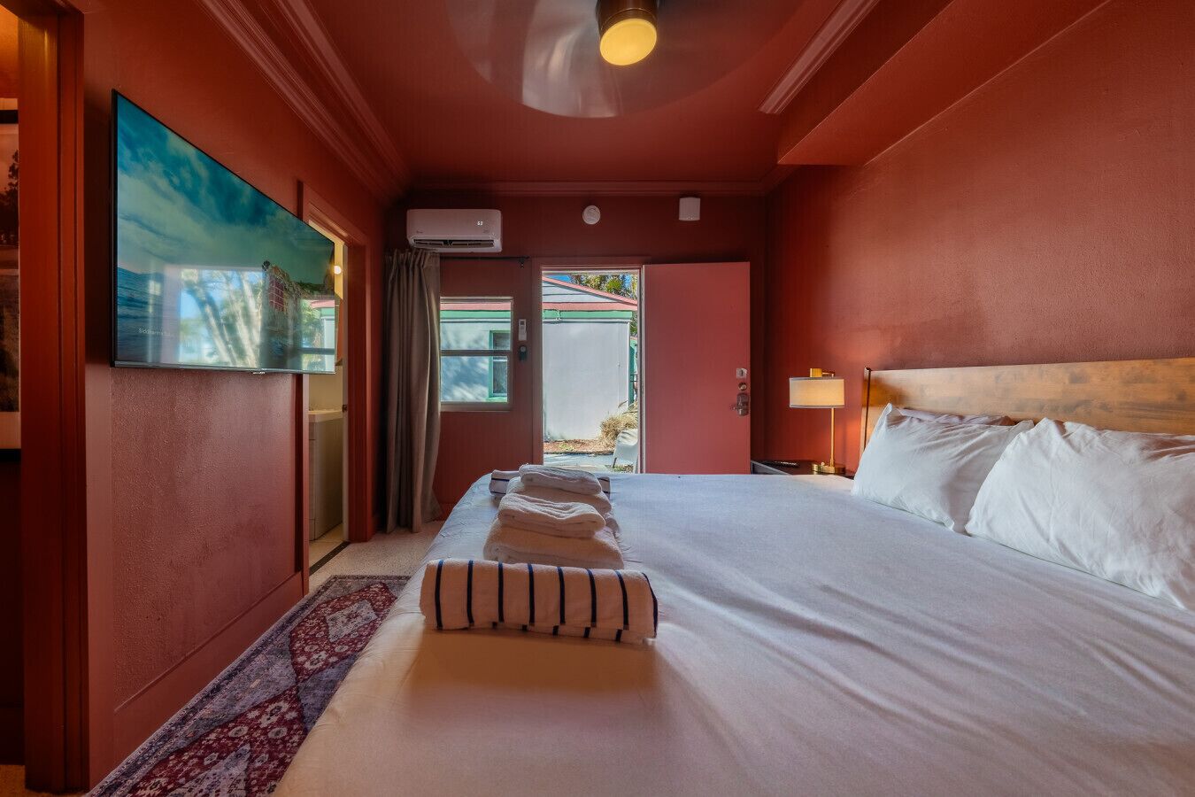 1 bedroom, desk, iron/ironing board, WiFi