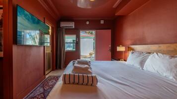 1 bedroom, desk, iron/ironing board, WiFi