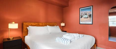 1 bedroom, desk, iron/ironing board, WiFi