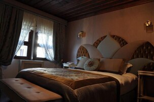 Espacio para trabajar con laptop, wifi gratis y ropa de cama 