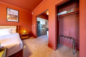 1 bedroom, desk, iron/ironing board, WiFi - 122 · Self Check-in • Free Parking • Kitchen • Pool (Clearwater)