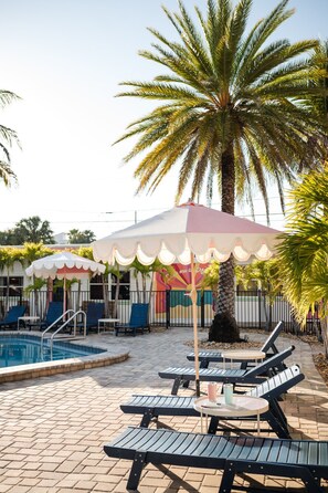 Pool - 122 · Self Check-in • Free Parking • Kitchen • Pool (Clearwater)