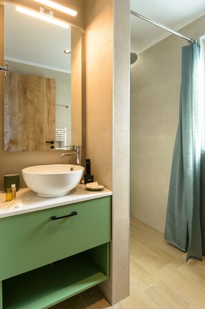 Dusche, Handtücher, Seife, Shampoo