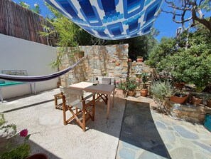 Outdoor dining - Cosy studio,  few minutes away from Chora, airport, prokopis beach, Laguna surf, (Naxos)