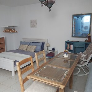 1 bedroom, WiFi - Cosy studio,  few minutes away from Chora, airport, prokopis beach, Laguna surf, (Naxos)