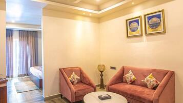 Honeymoon Studio Suite | Soundproofing, iron/ironing board, free WiFi
