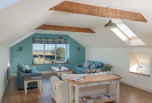 Self-catering accommodation in a beautiful location overlooking Holy Island on the Northumberland co