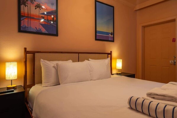 1 habitación, tabla de planchar con plancha, wifi y ropa de cama