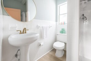 Shower, hair dryer, towels - 123 · ☀Pool✔ Beach✔ Self Checkin✔ Free Parking✔ (Clearwater)