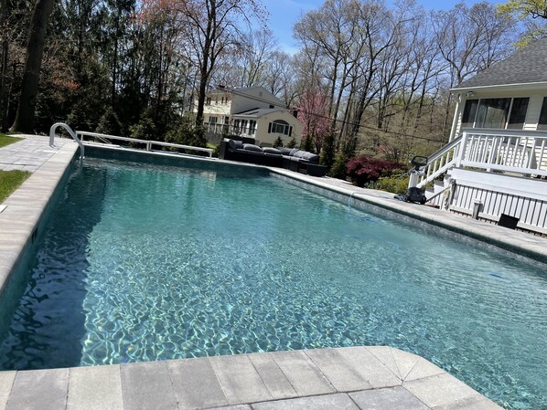 Alberca al aire libre y alberca climatizada