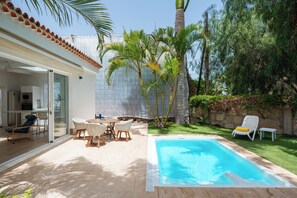 Outdoor dining - Relax Private villa with Heated pool, 3 bedrooms (Guargacho)
