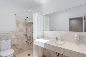 Shower, hair dryer, towels, soap - Relax Private villa with Heated pool, 3 bedrooms (Guargacho)