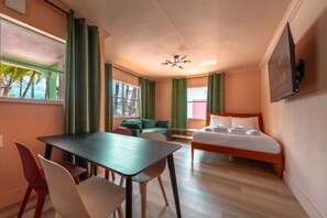 1 chambre, bureau, fer et planche à repasser, Wi-Fi