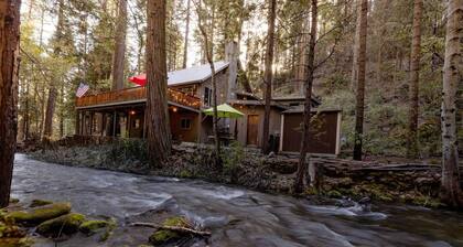 Creekside Lodge Nestled in the Woods with Al Fresco Dining