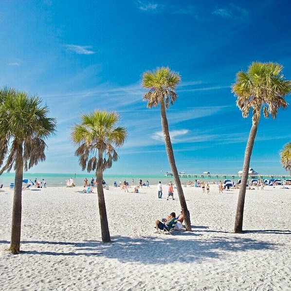Beach nearby - 127 · ☀Pool✔ Kitchen✔ Beach✔ Self Checkin✔ Free Parking✔ (Clearwater)