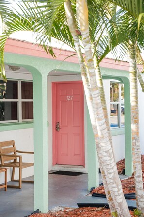 Exterior detail - 127 · ☀Pool✔ Kitchen✔ Beach✔ Self Checkin✔ Free Parking✔ (Clearwater)