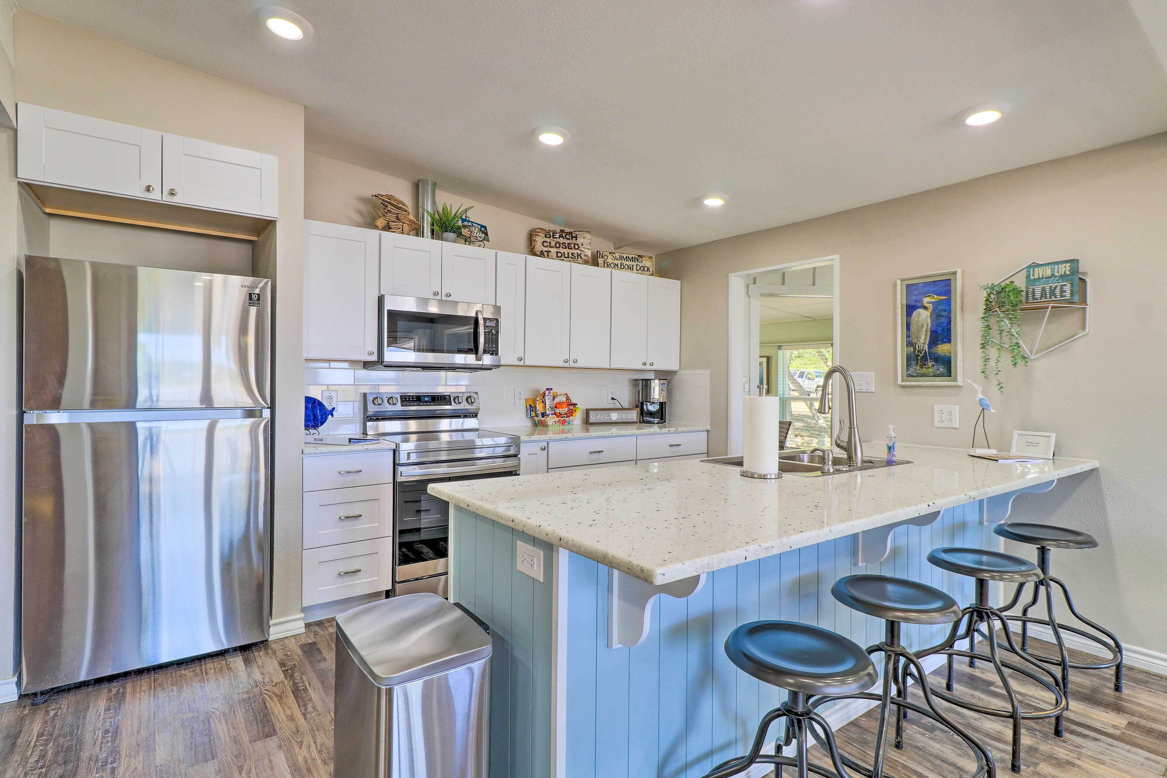 Fridge, microwave, stovetop, dishwasher
