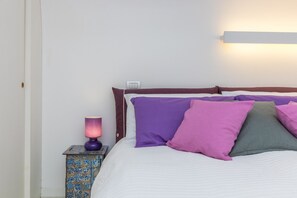 1 habitación, tabla de planchar con plancha, wifi gratis y ropa de cama 