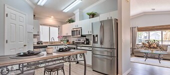 Inviting Lady Lake House: In the Village!