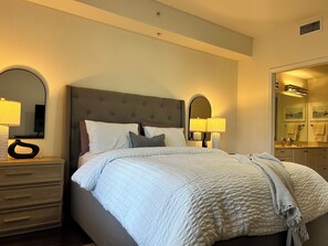 3 bedrooms, iron/ironing board, free WiFi, bed sheets - US Open Pickleball Stay - 3 Masters - Walkable Location (Naples)