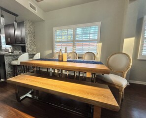 Dining - US Open Pickleball Stay - 3 Masters - Walkable Location (Naples)