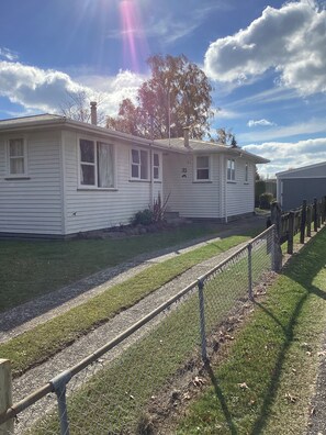 Property grounds - Reel Life in Turangi (Turangi)