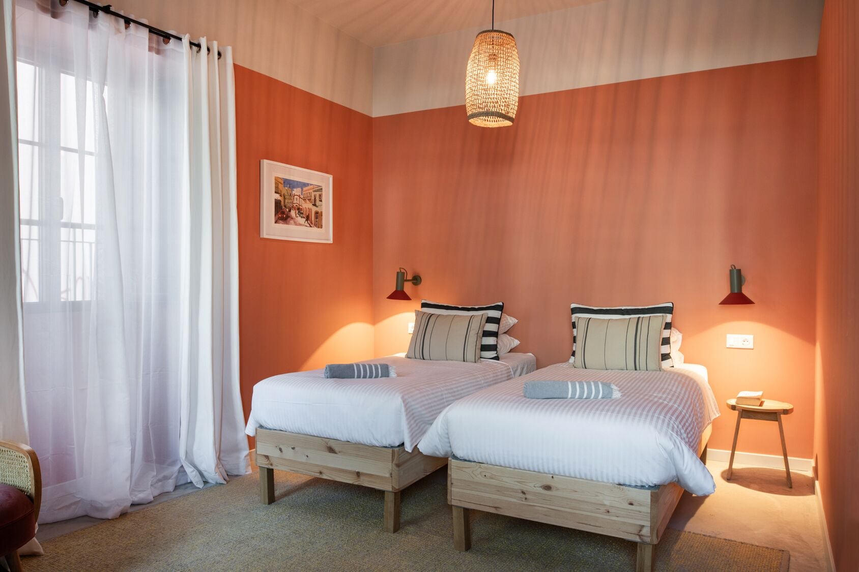 Decoración personalizada, muebles diferentes y escritorio 